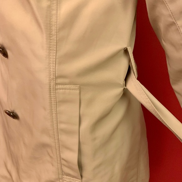 Uniqlo Nude Women’s Trench Coat! 🧥 - Picture 7 of 8